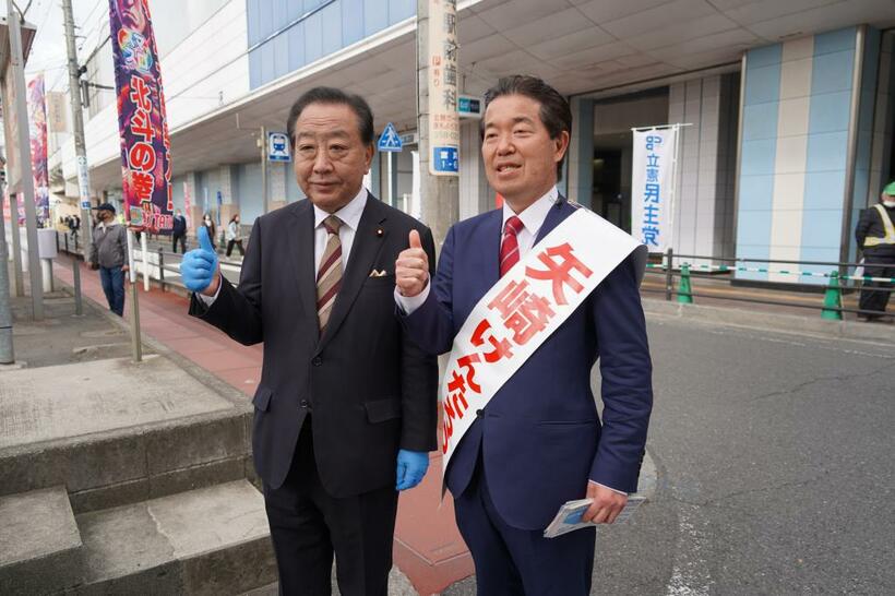 立憲民主党の野田佳彦元首相と矢崎堅太郎氏（撮影／上田耕司）