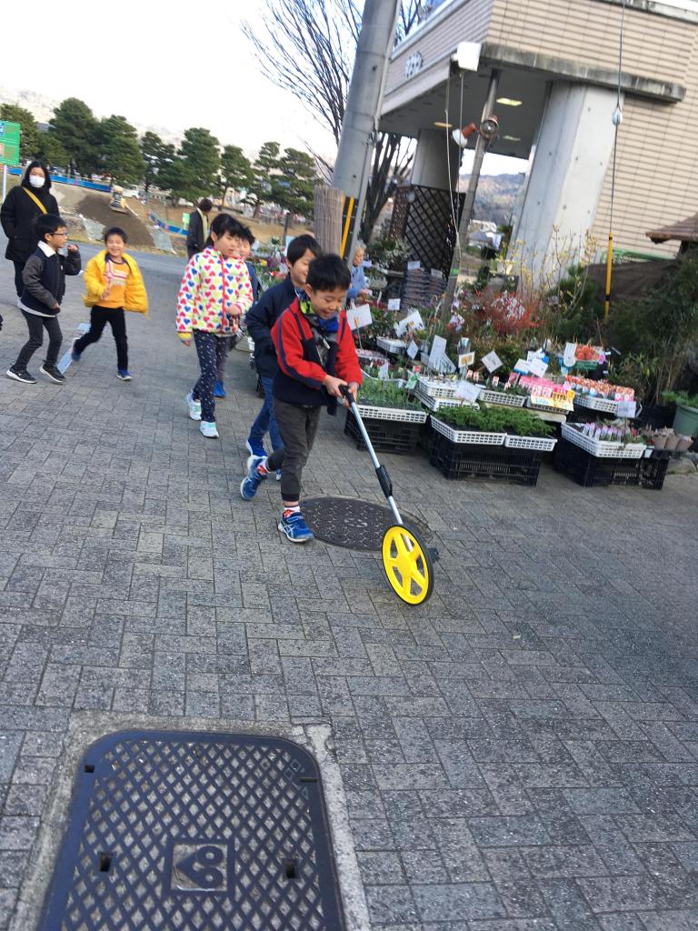 一列に並んで、距離計測に出発！