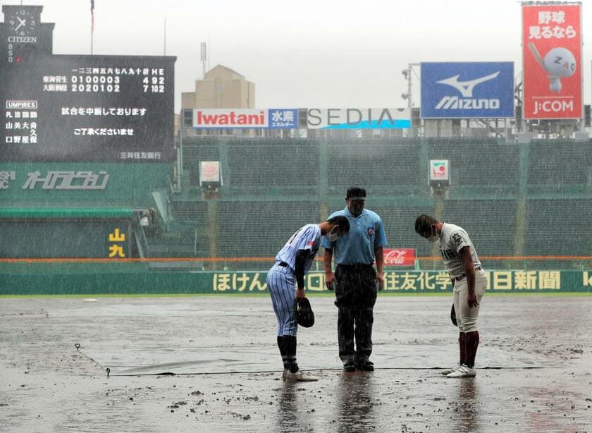 度重なる雨天順延などがクローズアップされた今年の夏の甲子園　（ｃ）朝日新聞社
