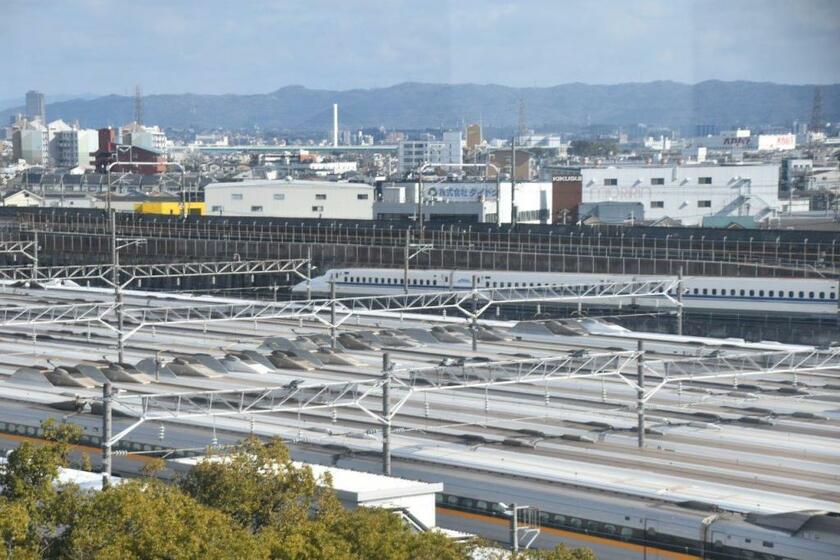 JR貨物の大阪貨物ターミナルと隣接するJR東海の鳥飼車両基地。将来は新幹線物流の拠点も兼ねる可能性を秘めている（撮影／岸田法眼）