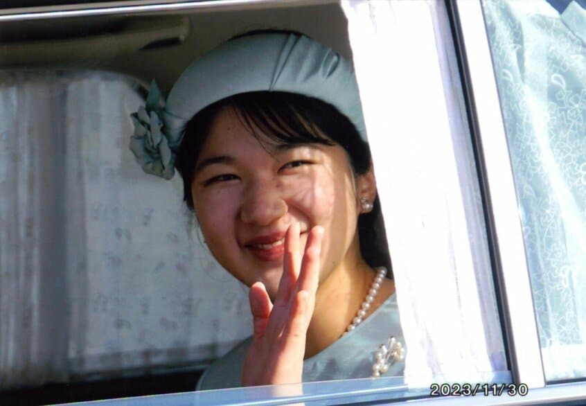 2023年11月30日、秋篠宮さまのお誕生日のお祝いに駆けつけた愛子さま(白滝さん提供)
