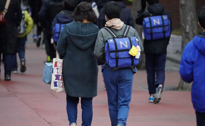 首都圏を中心に過熱する中学受験。賃金が上がらず、世帯収入が増える見通しがないなかでも、教育費を捻出し、受験に挑む家族は多い