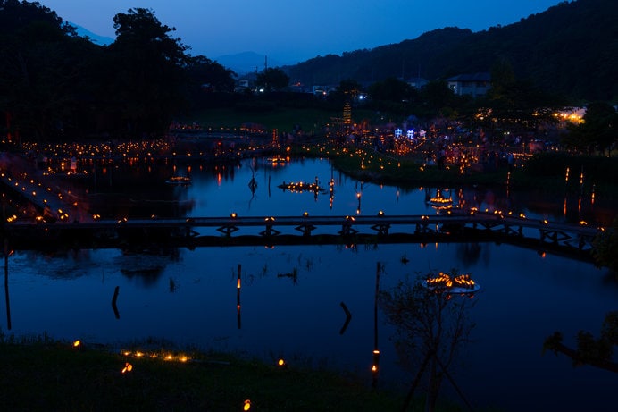 例年ホタルの時期に開催される「竹灯籠の夕べ」