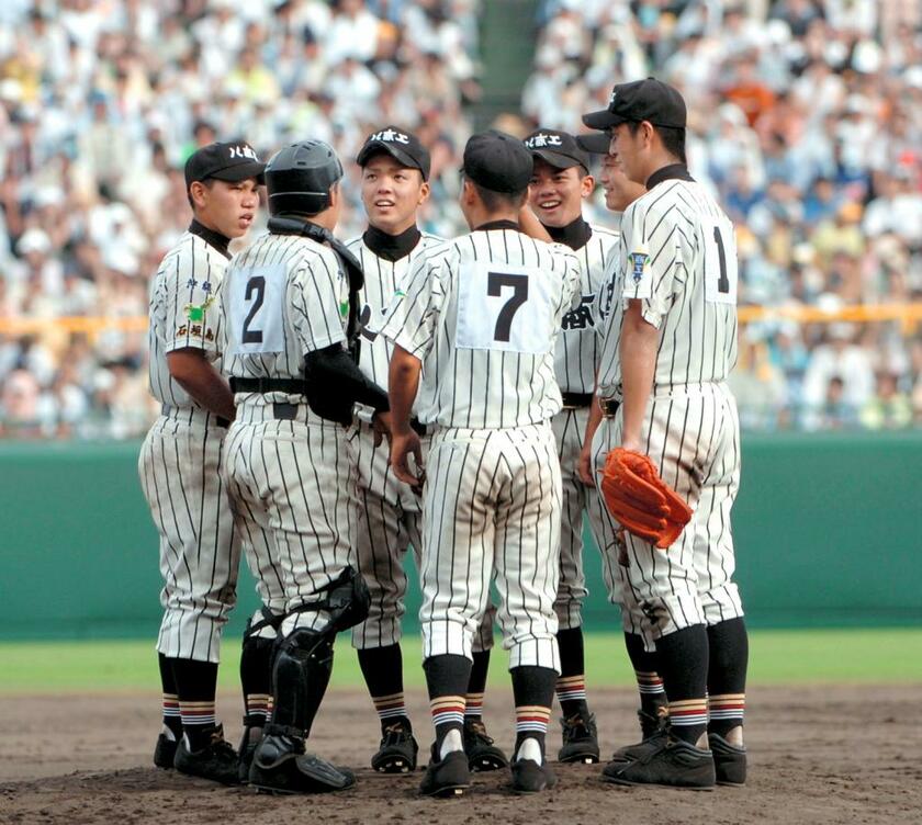 2006年の甲子園を盛り上げた八重山商工のナイン　（ｃ）朝日新聞社