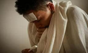 激しい喉の痛みに「このまま呼吸ができなくなるのではないか」 コロナに感染した現役医師体験記