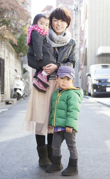 谷口さん親子１歳、３歳、７歳の３児のママ。週末は子どもたち全員をパパが一人で見てくれることも。オシャレができるのも育児に協力的な優しいパパのおかげです（撮影／写真部・慎芝賢）