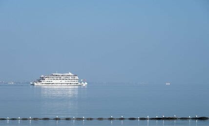 ＜著者から＞　旅行作家・下川裕治さんが大紹介！　年齢不問。誰もが魅了される旅の魅力が詰まった『シニアになって、旅の空』　（一冊の本収録）