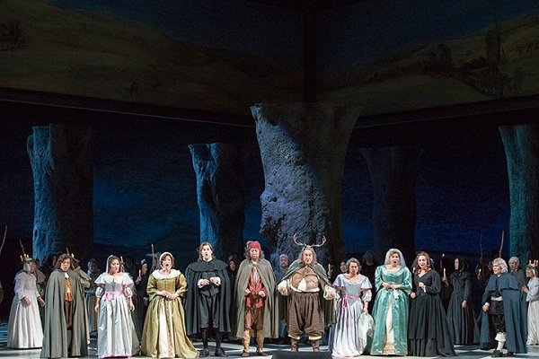 新国立劇場でヴェルディ『ファルスタッフ』開幕、ガグニーゼがタイトルロールデビュー