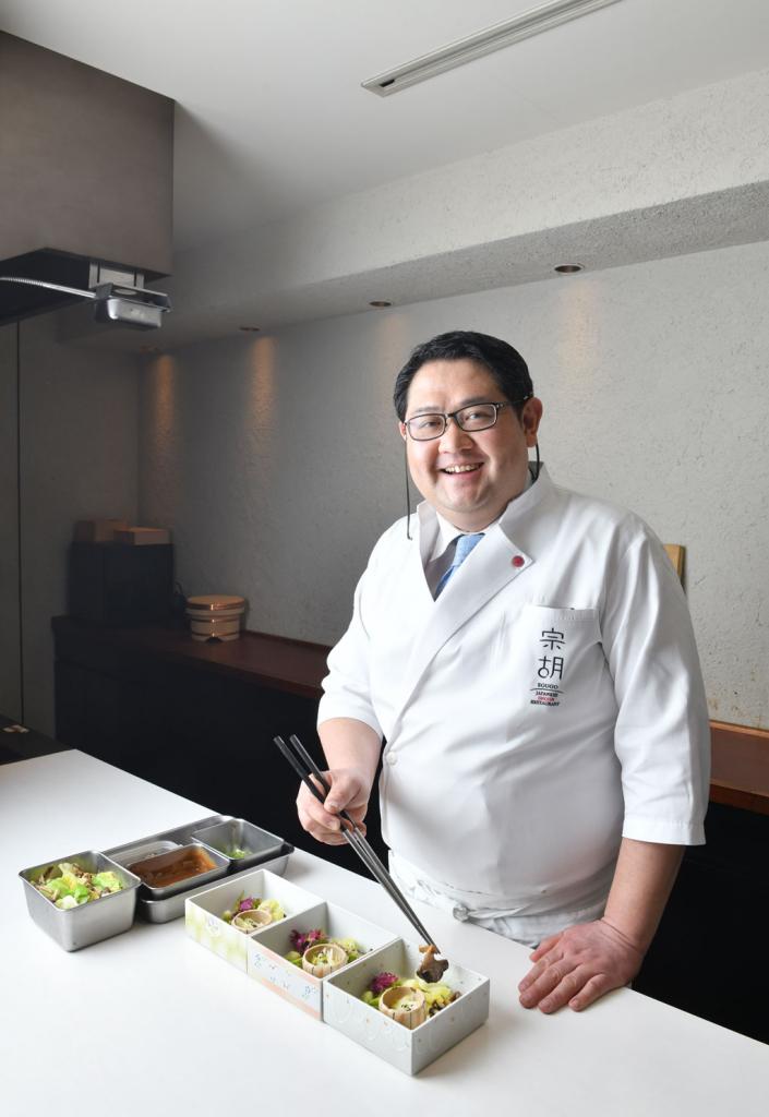 「ｓｈｏｊｉｎ宗胡」オーナーシェフ　野村大輔／和食に限らず自分以外の誰かが作る料理を食べるのが一番の勉強。刺激をうけるし、自分の引き出しになる（撮影／門間新弥）