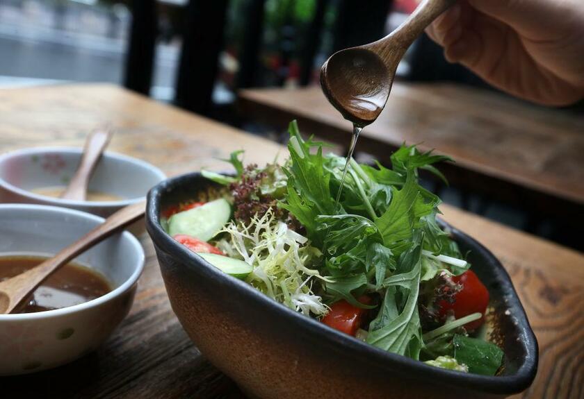 糖化防止のためには食べ方が大事。野菜を最初に食べる　（※写真はイメージです　ＧｅｔｔｙＩｍａｇｅｓ）