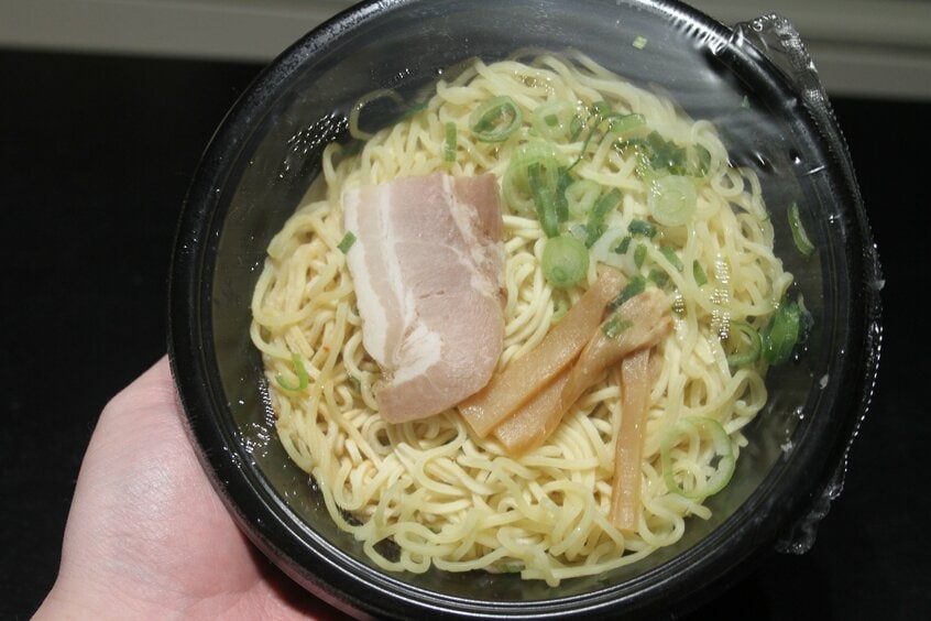 まるで食品サンプルのような状態。ちゃんとラーメンになるのだろうか?