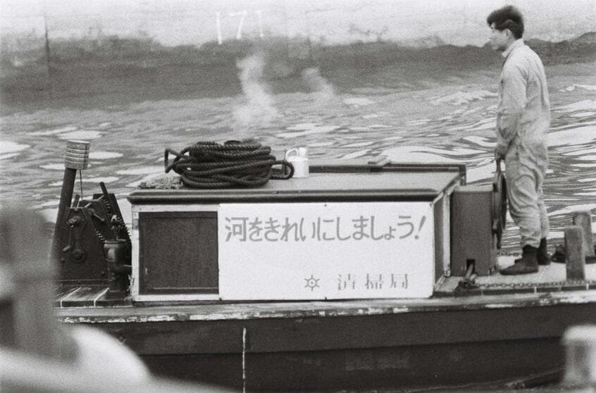 汚水と悪臭の川になりはてていた隅田川=1960年3月 (c)朝日新聞社