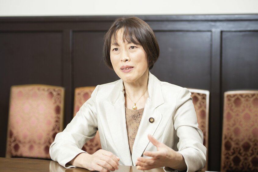 インタビューに応じる田村智子委員長。プレッシャーはあるが、「よし、やっていこうじゃないか」と決意を固めたという(写真/写真映像部・高野楓菜)