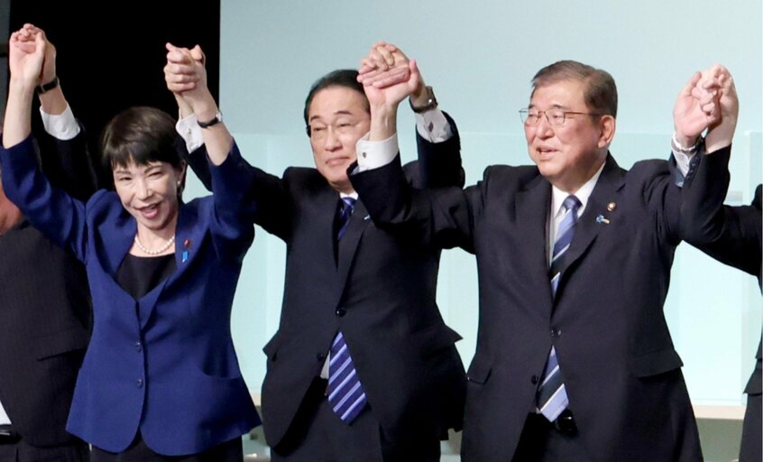自民党総裁選で萩生田氏は高市氏(左)に票を集めようとしたというが、石破氏(右)に敗れた