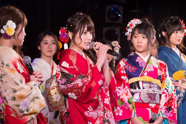 AKB48 入山杏奈いわく“遅咲き世代”メンバー32名の成人式「これから立派な花を咲かせていきます」