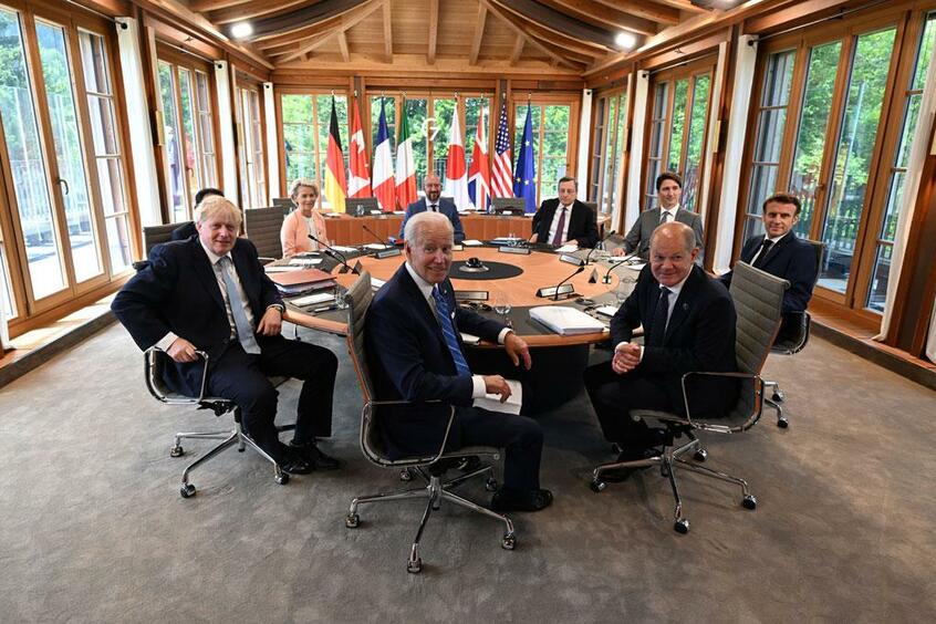 ドイツ南部エルマウで開かれたG7サミットに集まったバイデン米大統領ら各国首脳/6月26日(写真:picture alliance via Getty Images)