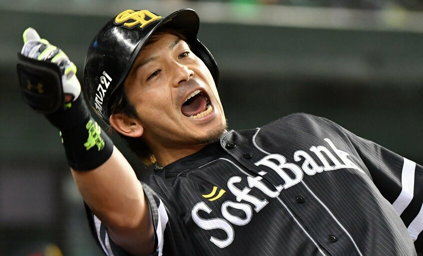 「熱男」ポーズをする松田宣浩(ソフトバンク時代)