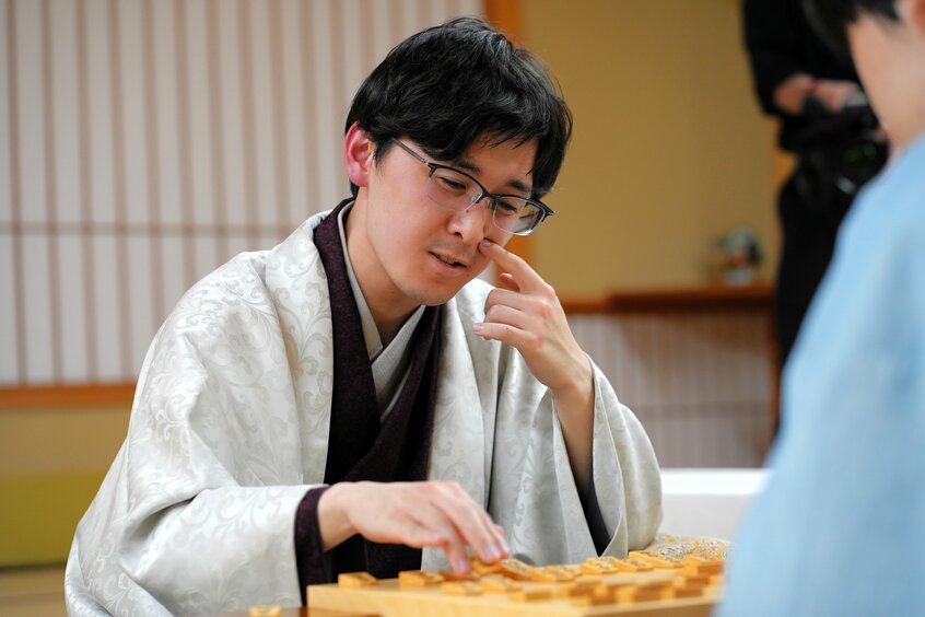 叡王戦第2局、対藤井戦で初勝利を挙げた伊藤匠七段=2024年4月20日、石川県加賀市
