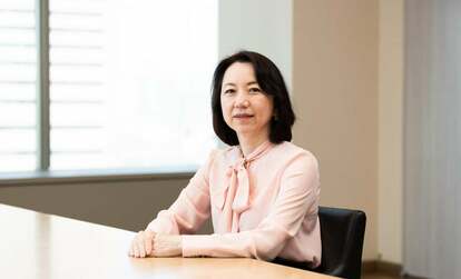 「どんな人生も生き方も肯定していきたい」深沢潮が『李の花は散っても』に込めた思い