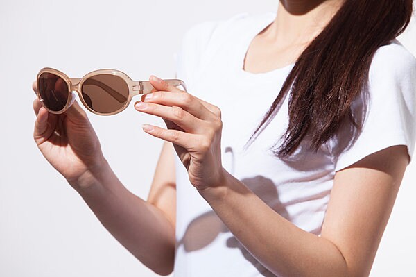 きちんとしたサングラス選びで、日焼けのダメージから目と体を守ろう！