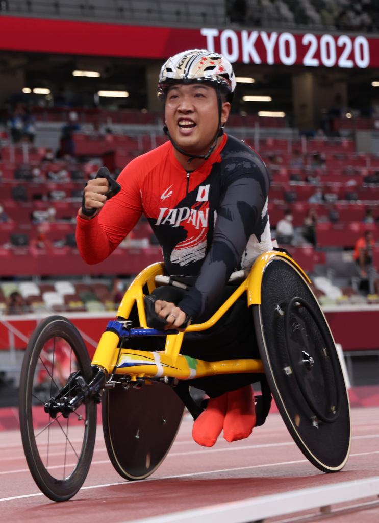 陸上男子(車いすT52)の佐藤友祈は世界記録保持者として臨んだ400メートルと1500メートルで金メダル(c)朝日新聞社