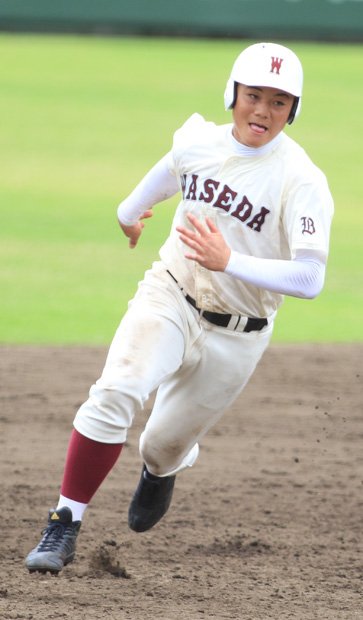 巨体の清宮の全力疾走は迫力満点（ｃ）朝日新聞社