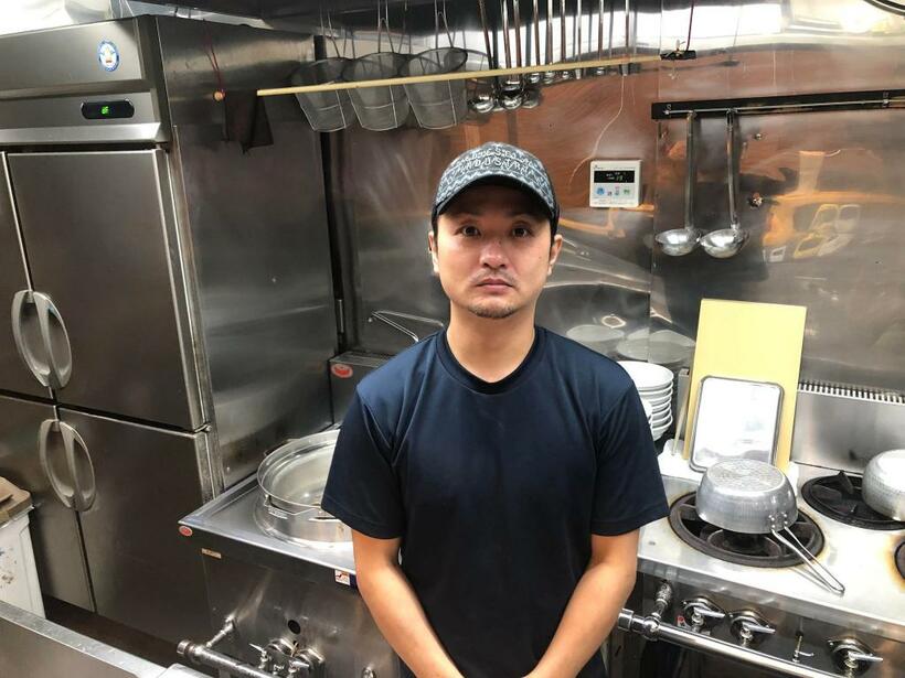 「麺響 万蕾」店主の高野さん。ラーメンの経験はゼロで業界に飛び込んだが、今や街の人に愛される存在になった（筆者撮影）