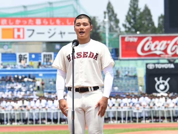 東・西東京大会の開会式で選手宣誓する清宮幸太郎（ｃ）朝日新聞社