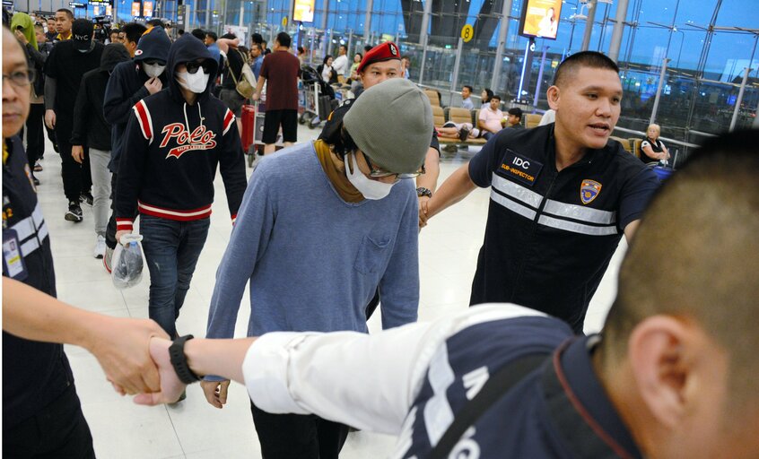 2019年、振り込め詐欺に関与していたとしてタイの詐欺拠点が摘発され日本人15人が逮捕された。今回の電話も海外からかけられていた可能性が高い