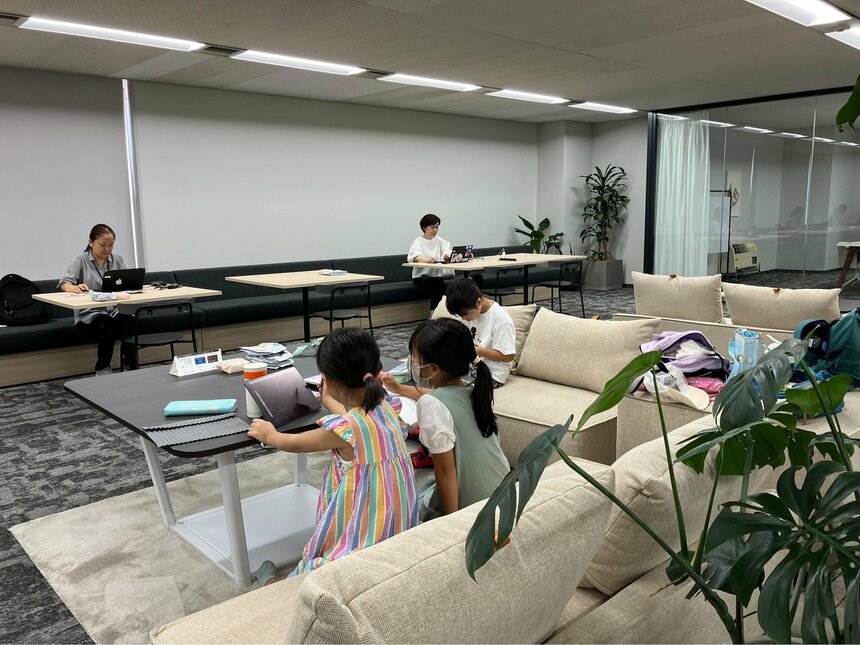 一緒に参加したお友だちと仲良く作業