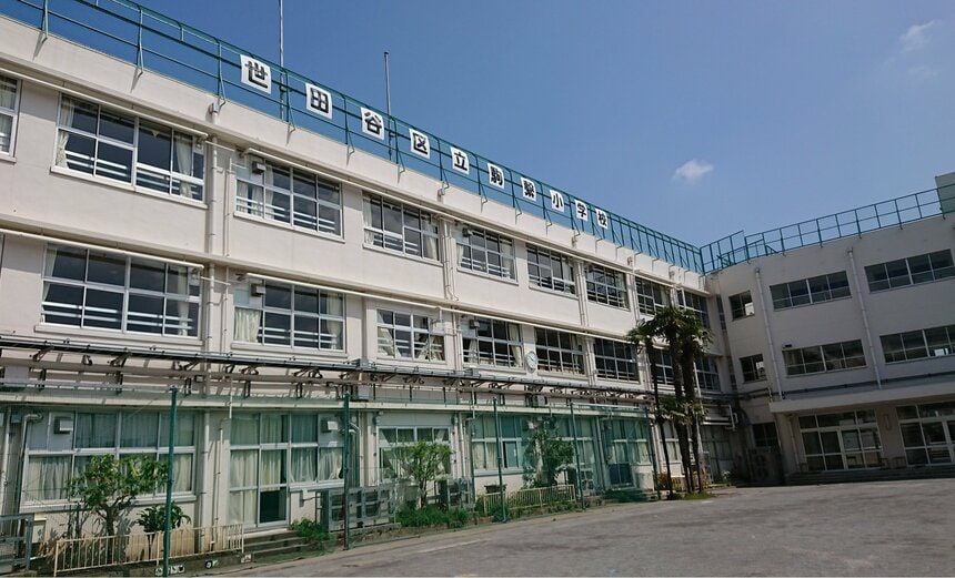 創立85周年を迎えた駒繋小学校。各学年3クラス（全18クラス）、児童数は508名