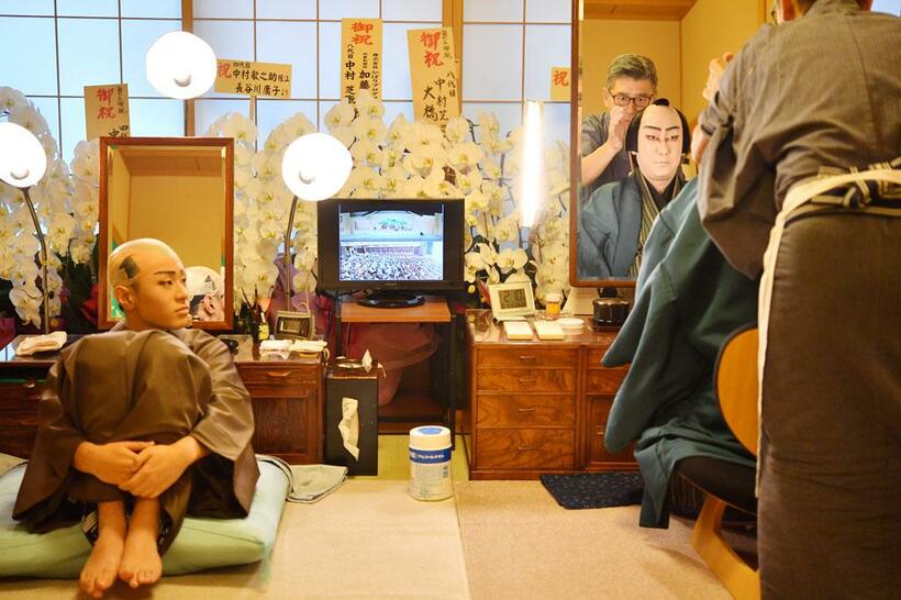 歌舞伎座／写真は2016年、八代目中村芝翫襲名披露興行のときのもの。左は三男の中村歌之助さん　（撮影／写真部・東川哲也）