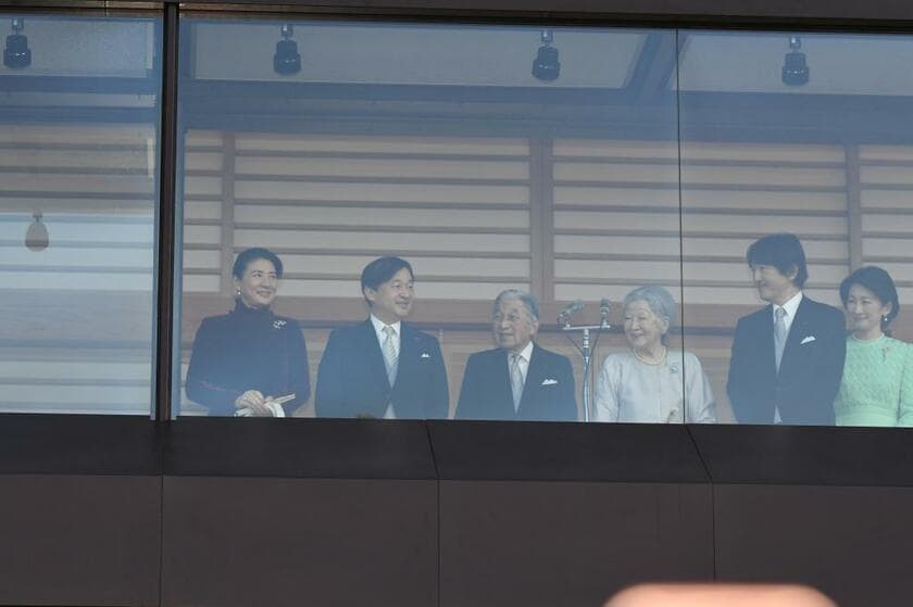 平成最後の一般参賀となった天皇、皇后、皇太子、秋篠宮ご夫妻（ｃ）朝日新聞社