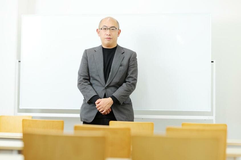 「VAMOS」御茶ノ水校の教室にて(撮影/加藤夏子)