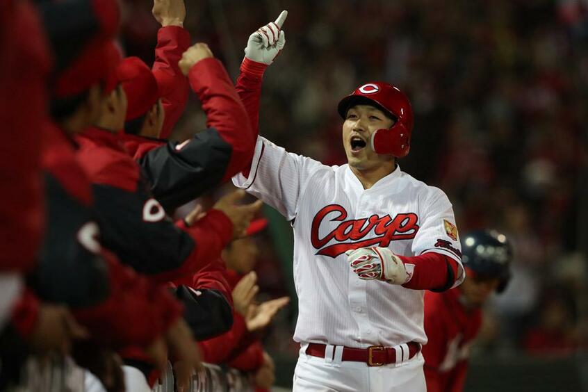 広島カープの鈴木誠也(c)朝日新聞社