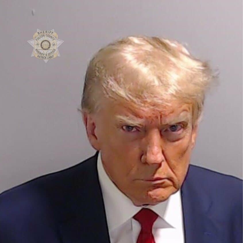 米ジョージア州アトランタの拘置所で撮影されたトランプ前大統領の写真=同州フルトン郡保安官事務所提供