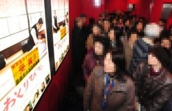 いまや昼間の映画館はシニア割引の高齢者が多い　（c）朝日新聞社　＠＠写禁