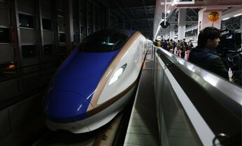 “かがやき”に乗って新幹線1本で福井へ 関西との分断や二次交通の衰退が課題