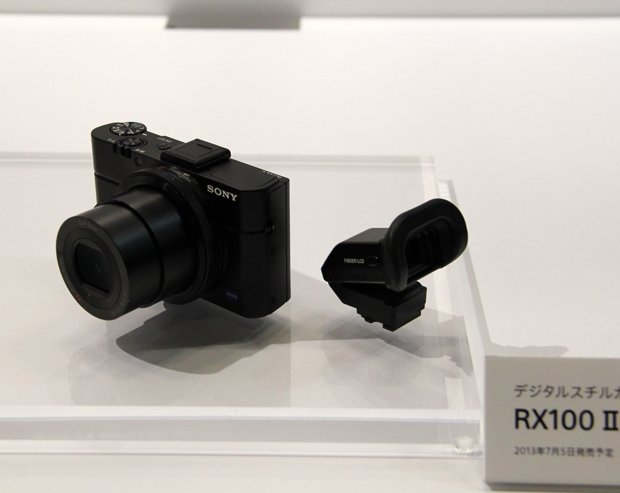 RX100 II マルチインターフェースシュー採用で電子ビューファインダーのFDA-EV1MKが装着可能