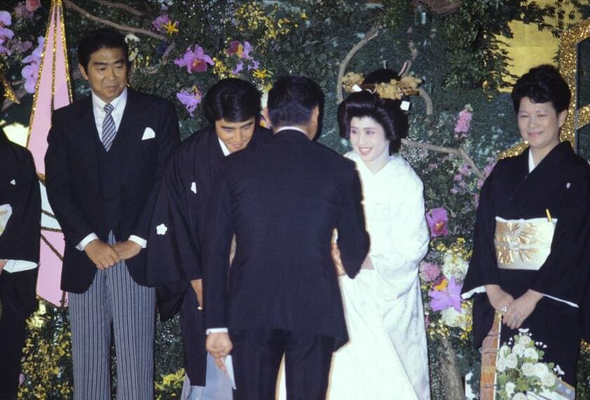 １９８５年に神田正輝さんと松田聖子さんが結婚。仲人は石原裕次郎夫妻が務めた