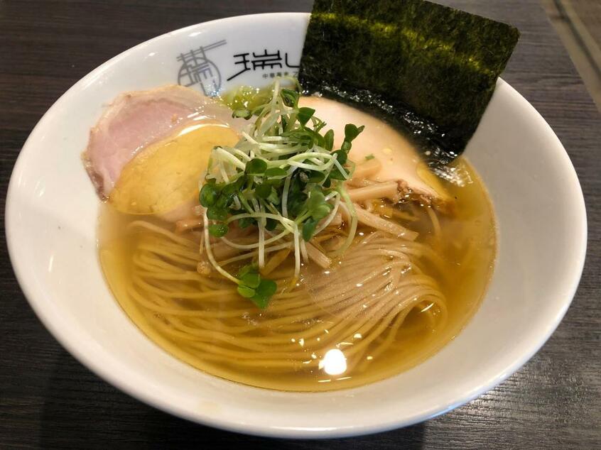 「瑞山」の「しおそば」。オープン当初から塩をメインに勝負してきた(筆者撮影)