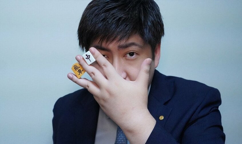 鈴木大介(すずき・だいすけ)/1974年、東京都生まれ。94年、20歳でプロ棋士としてデビュー。今年5月に日本プロ麻雀連盟に入会(写真:YouTubeチャンネル「二刀流・鈴木大介 Dの流儀」提供)