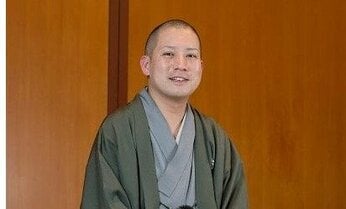 春風亭一之輔、洗濯物をたたみ「おむすび」を観て、食器を洗い、お昼はカレー屋さんで 私は早く稽古がしたい