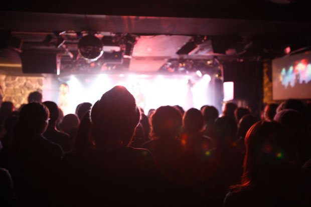 40代になるとスタンディングライブが辛い?