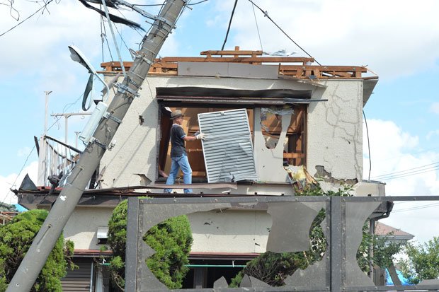 ９月２日に越谷市で発生した竜巻で被害を受けた住宅　（c）朝日新聞社　＠＠写禁