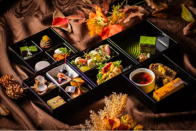 写真・図版(1枚目)| 【京都アフタヌーンティー】五段重に広がる京の美食 秋の食材を五感で愉しむメニューが新登場