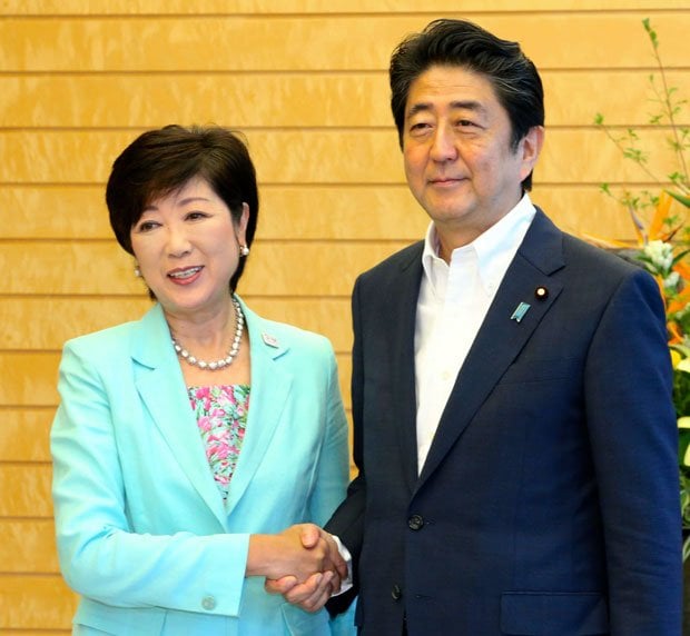 安倍首相とのツーショット　（ｃ）朝日新聞社