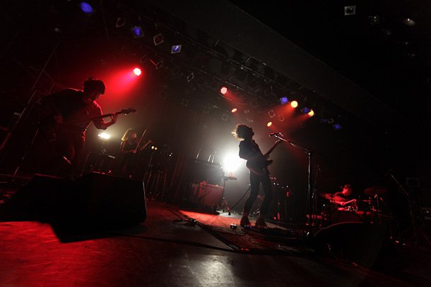 TK 超満員のリキッド9周年ライブでamazarashiと圧巻ステージ披露