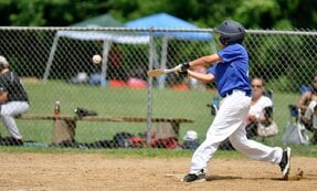 少年野球の「飛びすぎバット」に現場から「疑問」と「嘆き」　高校野球の本塁打激減との“ギャップ”も