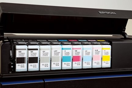 インクはSC-PX5VIIと同じUltraChrome K3インクを採用の8色構成。ブラックはフォトブラックとマットブラックを用紙に応じて切り替えて使う。なおカートリッジは異なるので、PX5VIIとは共用できない